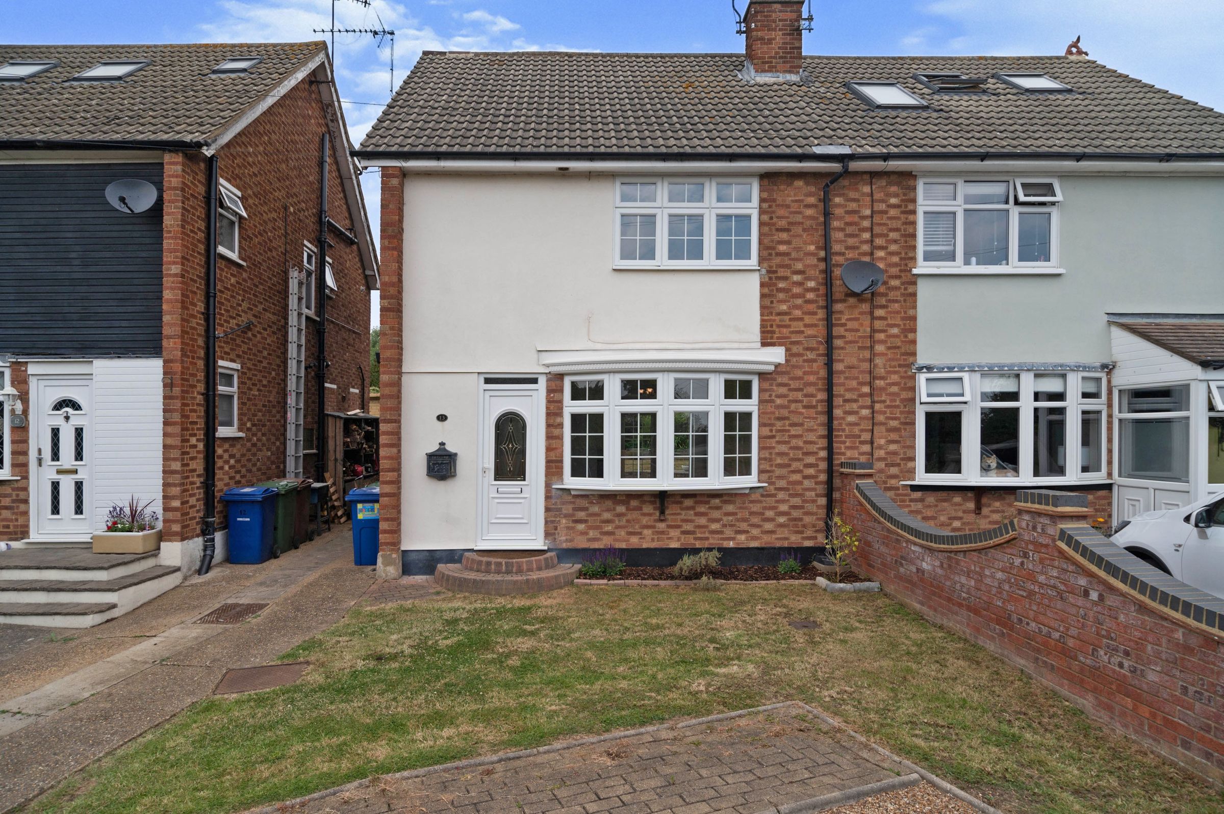 3 bed semidetached house for sale in South Hill Crescent, Horndon On