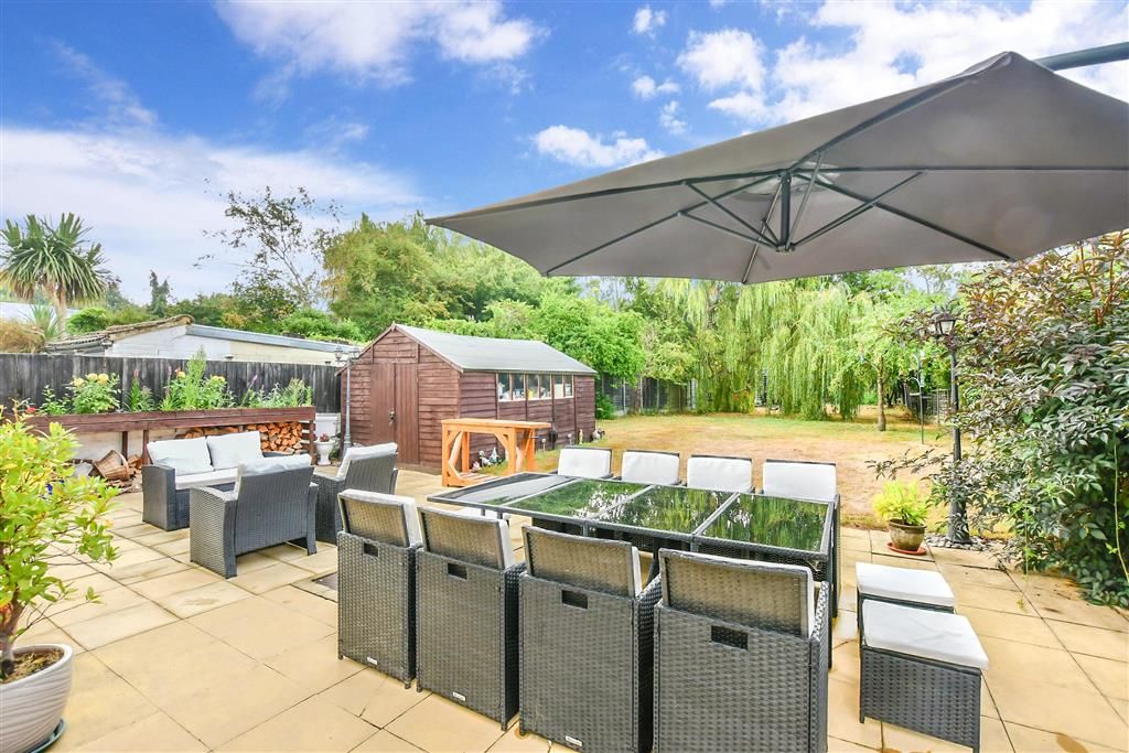 4 bed semidetached house for sale in Island Road, Upstreet, Canterbury