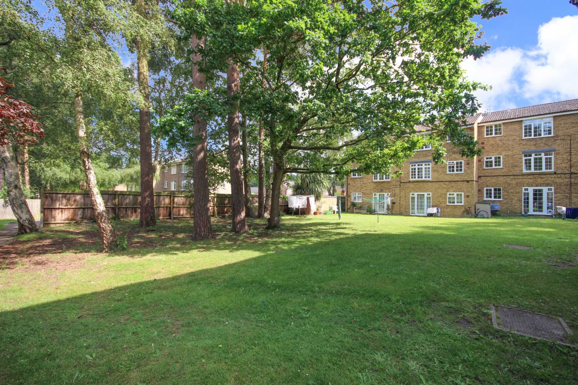 1 bed flat for sale in Crofton Close, Bracknell RG12 Zoopla