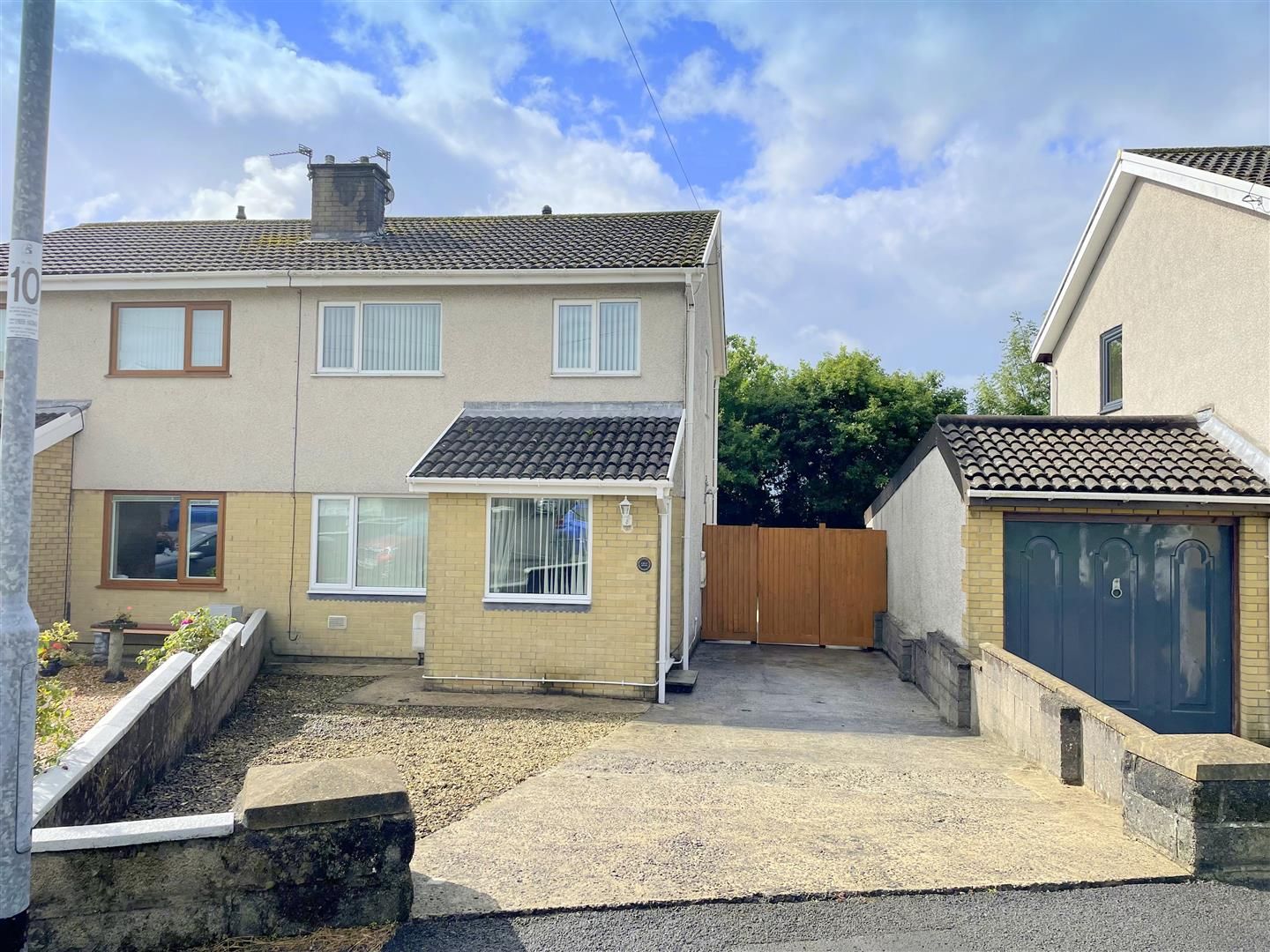 3 bed semidetached house for sale in Green Meadow, Cefn Cribwr