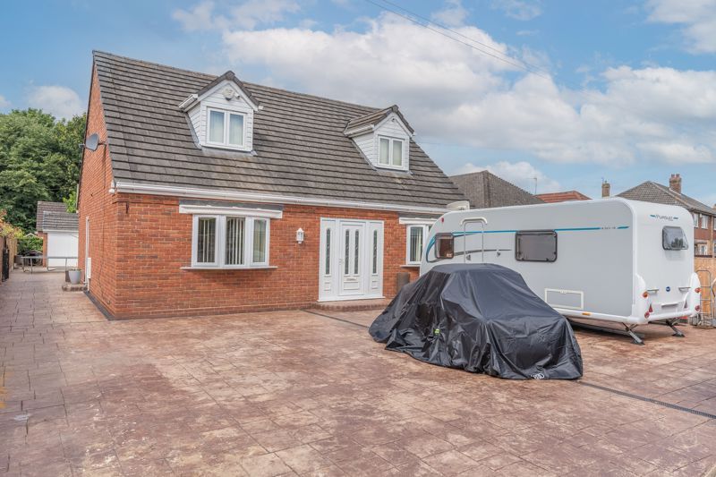 3 bed detached bungalow for sale in Hadley Park Road, Leegomery