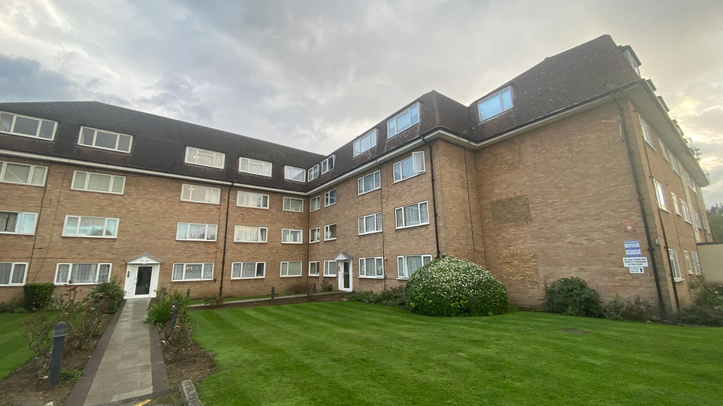 2 bed flat to rent in Linden Grove, New Malden KT3 Zoopla