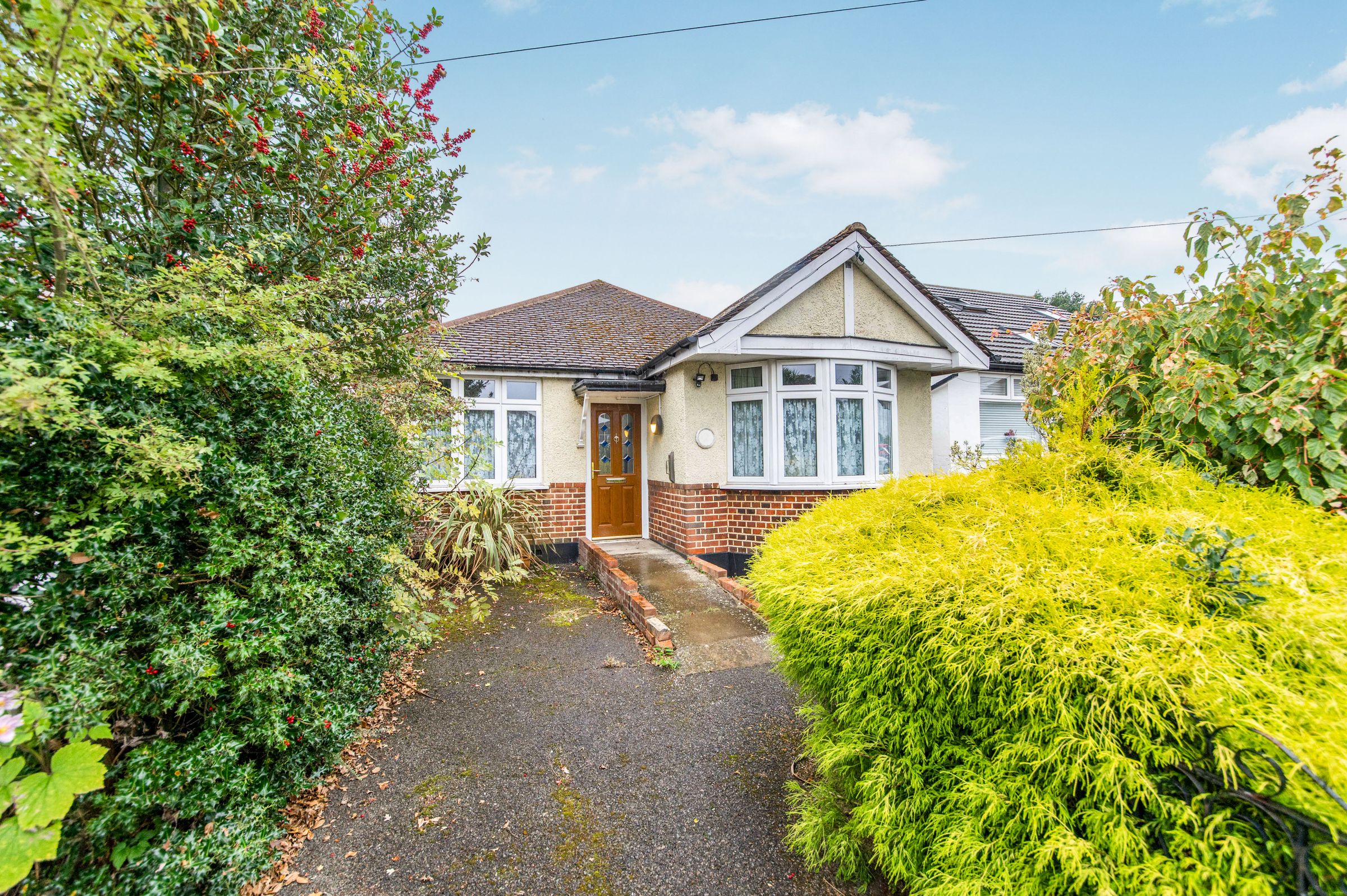 2 bed bungalow for sale in Woodford Crescent, Pinner, Middx HA5 Zoopla