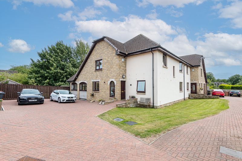 5 bed semidetached house for sale in Castlewood Avenue, Dundee DD4