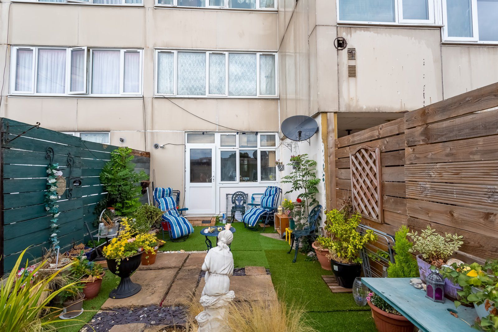 4 bed end terrace house for sale in Saxonbury Close, Mitcham CR4 Zoopla