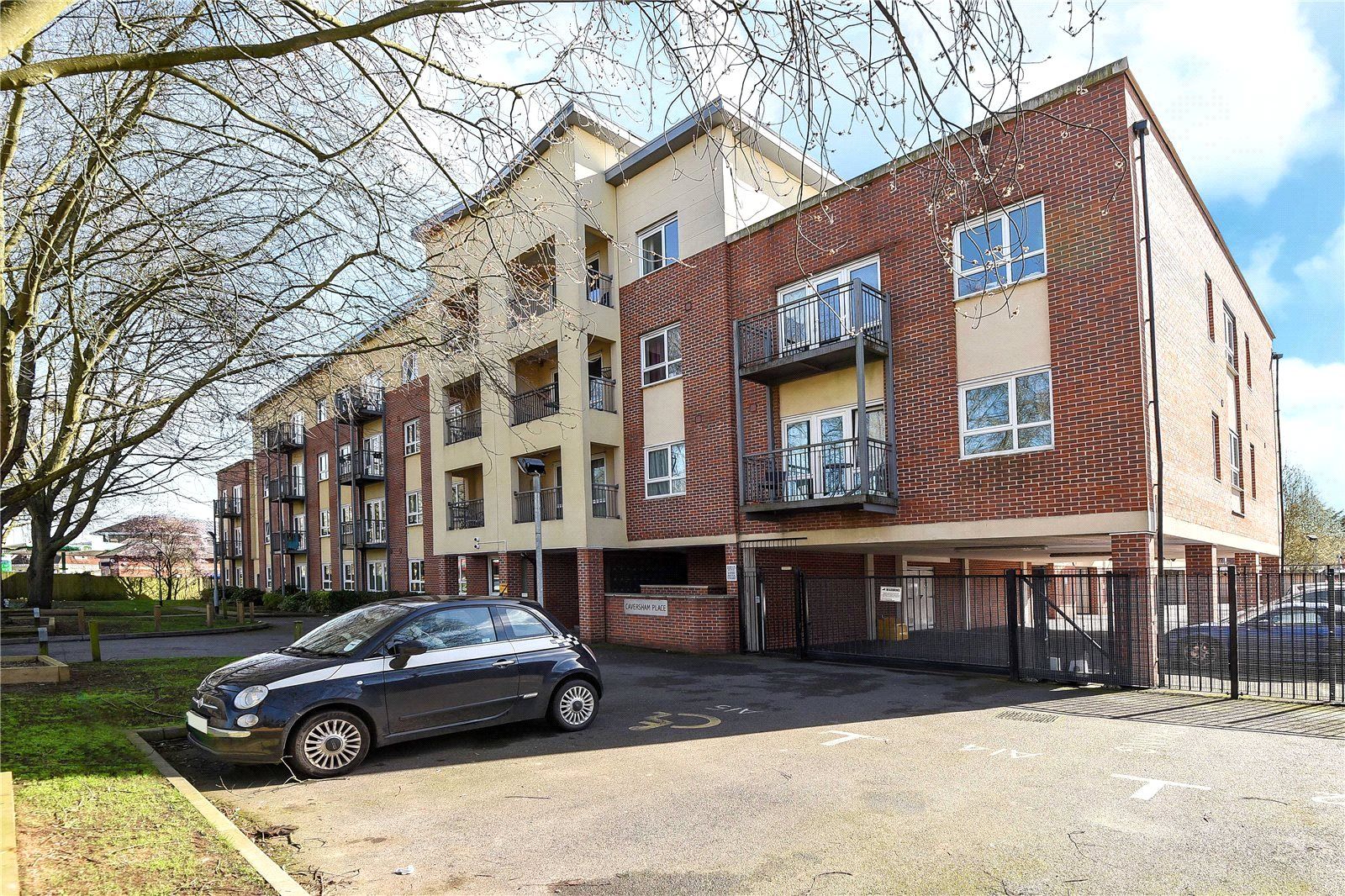 2 bed flat to rent in Caversham Place, Richfield Avenue, Reading