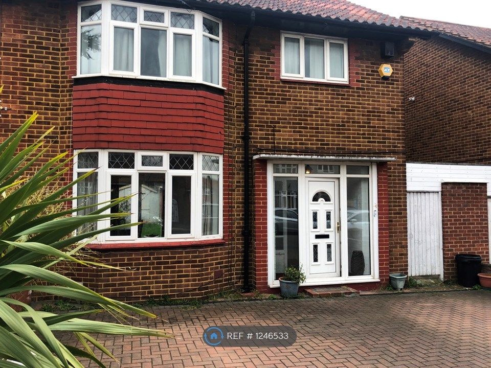 4 bed semidetached house to rent in Abercorn Gardens, Romford RM6 Zoopla