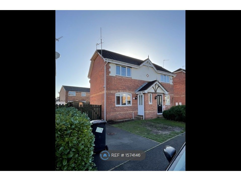 2 bed semidetached house to rent in Harvest Close, Balby, Doncaster