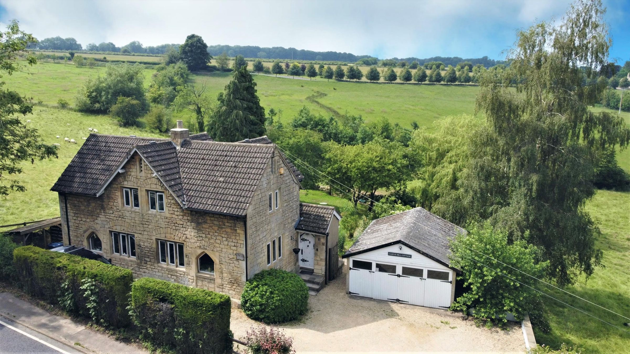 4 bed cottage for sale in Cheltenham, Gloucestershire GL54