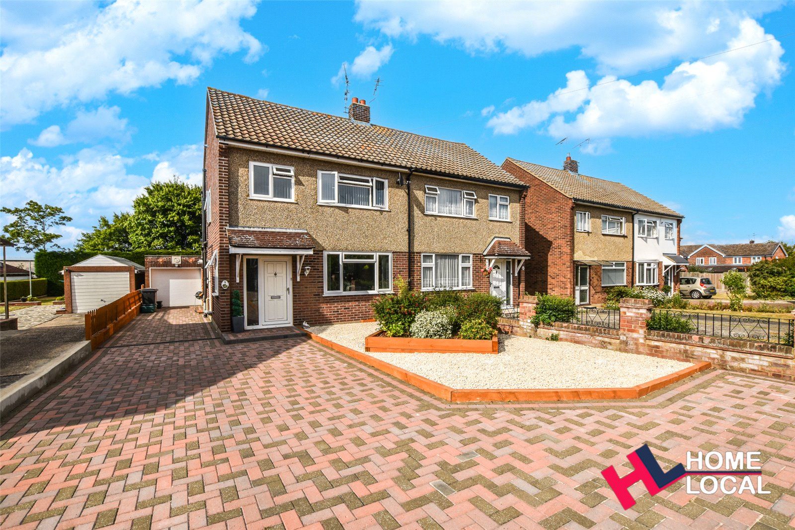 3 bed semidetached house for sale in Lewis Drive, Chelmsford, Essex