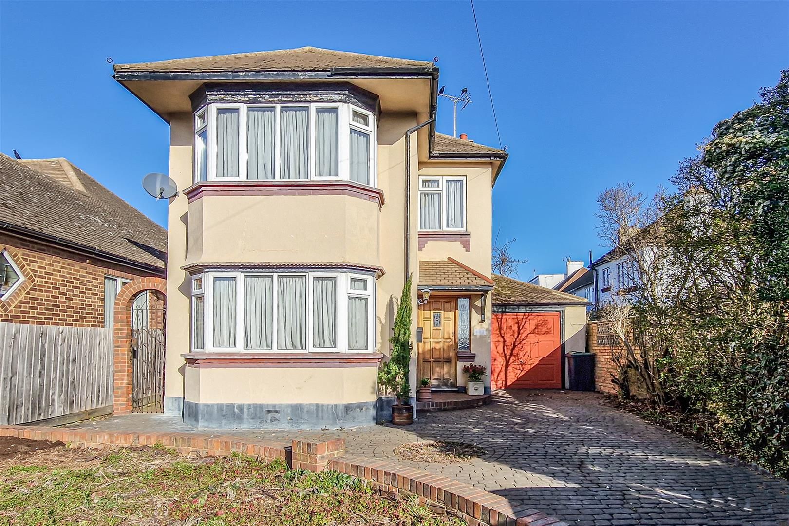 3 bed detached house for sale in Prittlewell Chase, WestcliffOnSea SS0 Zoopla