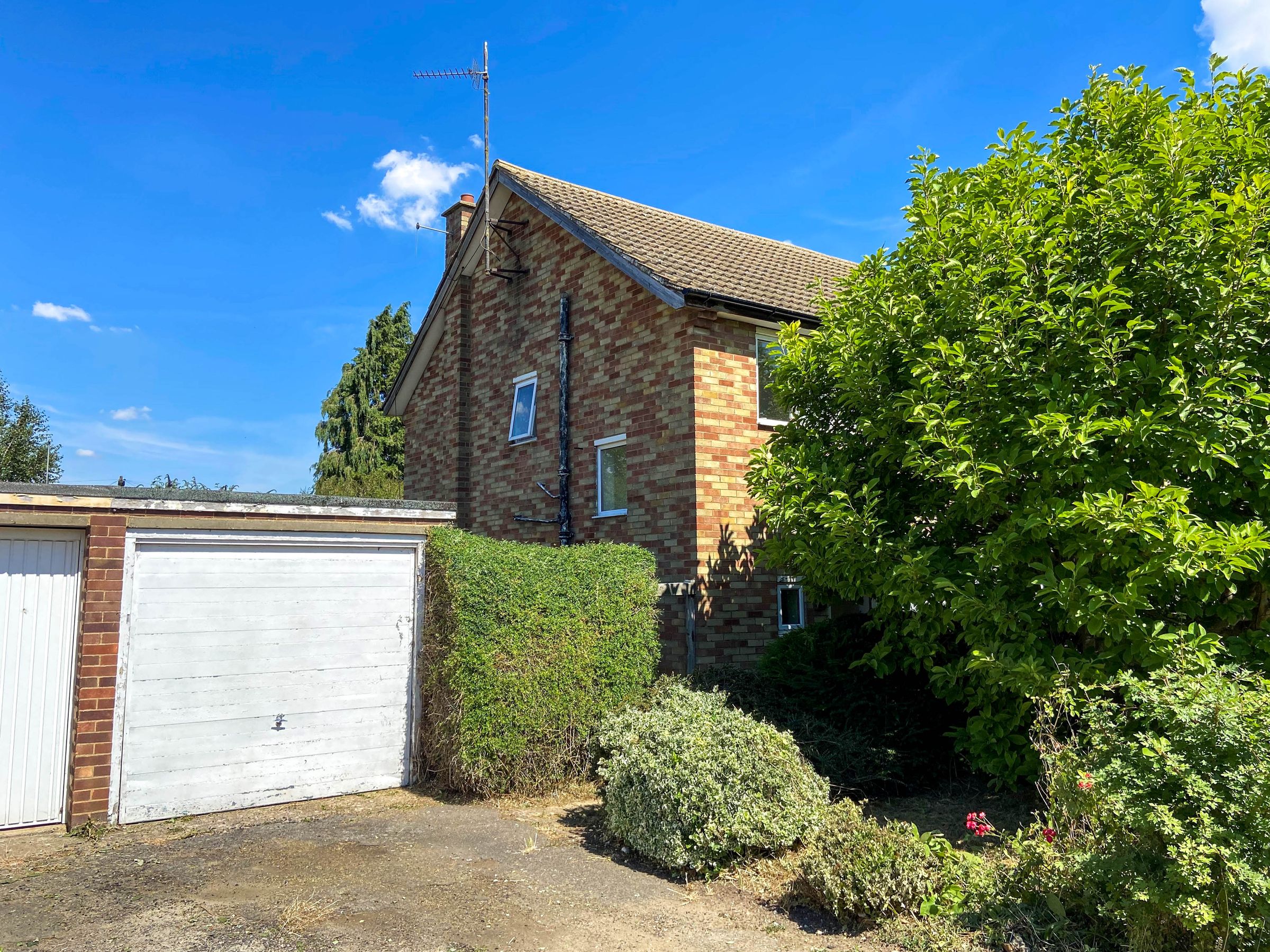 3 bed semidetached house for sale in Arber Close, Bottisham, Cambridge