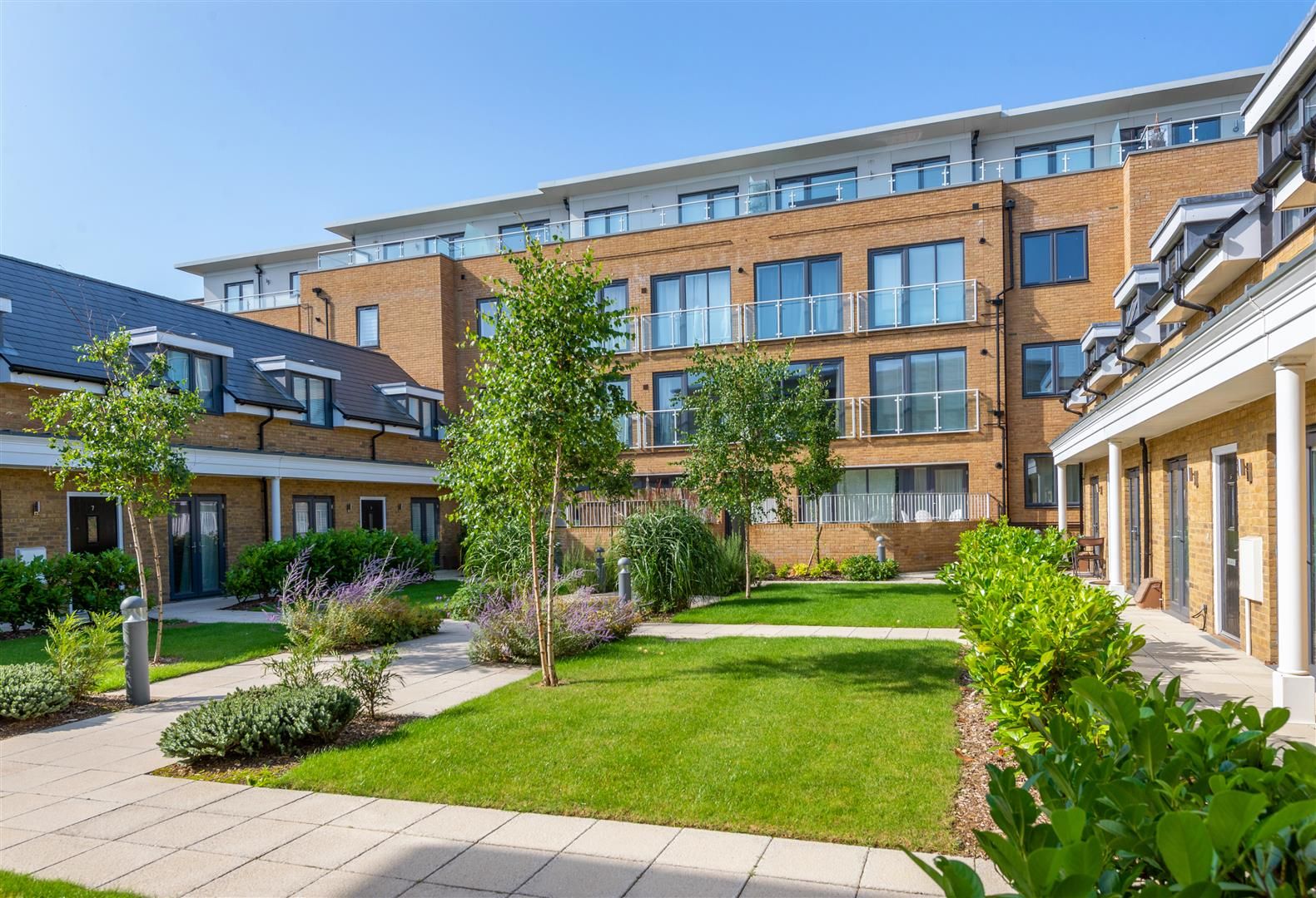 2 bed flat for sale in Sovereign Walk, Victoria Road, Horley RH6 Zoopla
