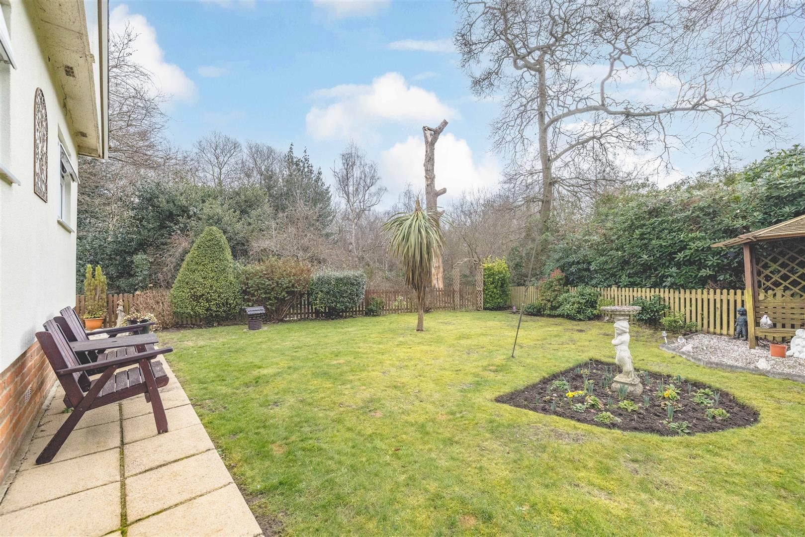 2 bed mobile/park home for sale in The Larches, Warfield Park