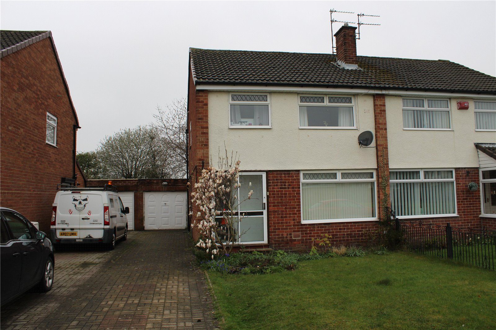 3 bed semidetached house for sale in Kenilworth Avenue,