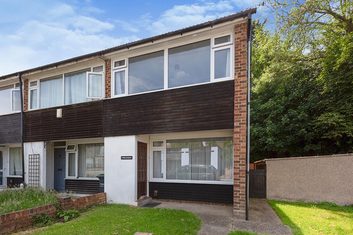 2 bed end terrace house for sale in Wheatcroft, South Hill Road