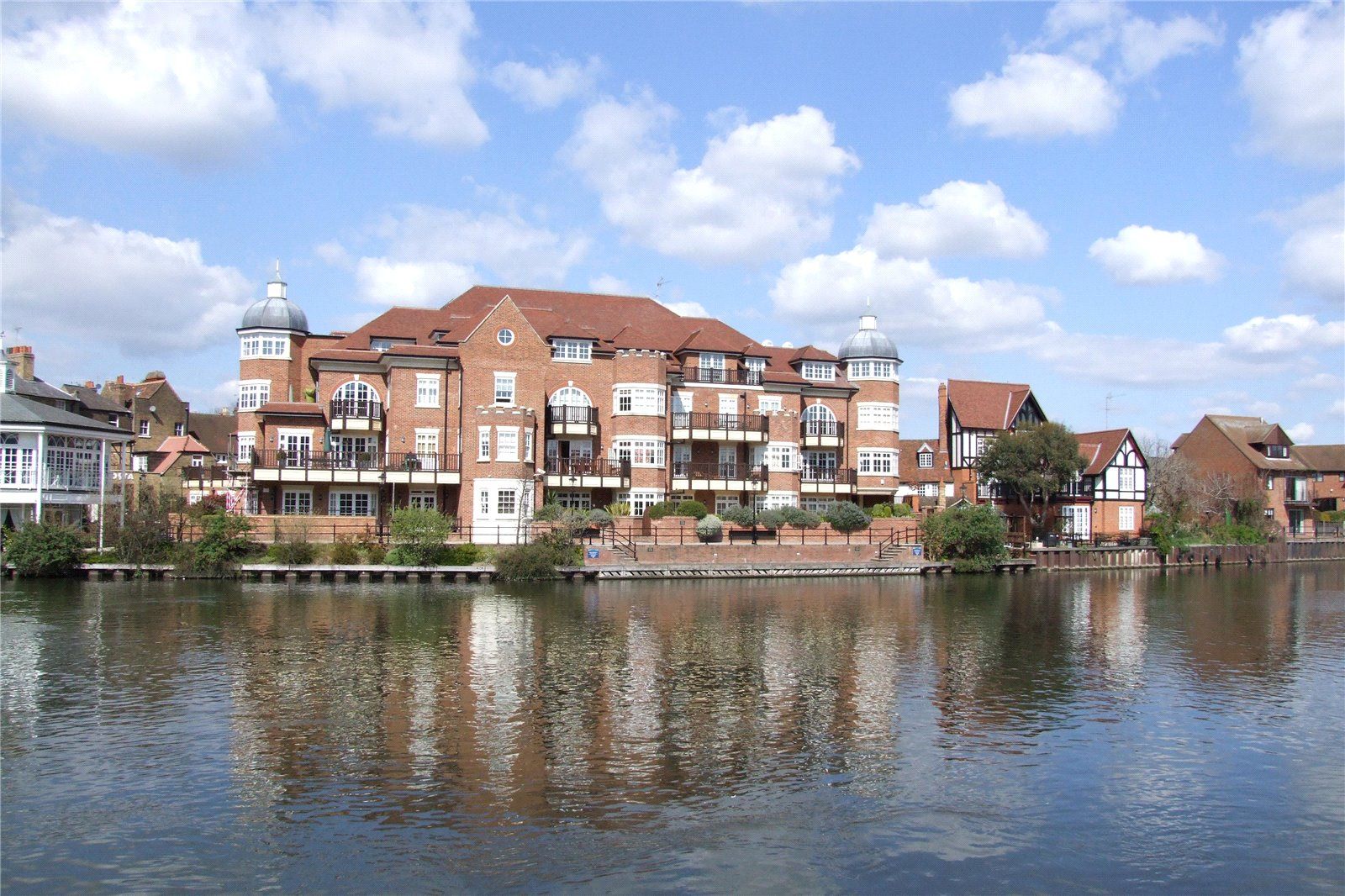 1 bed flat for sale in Eton Riverside, 3955 King Stable Street, Eton