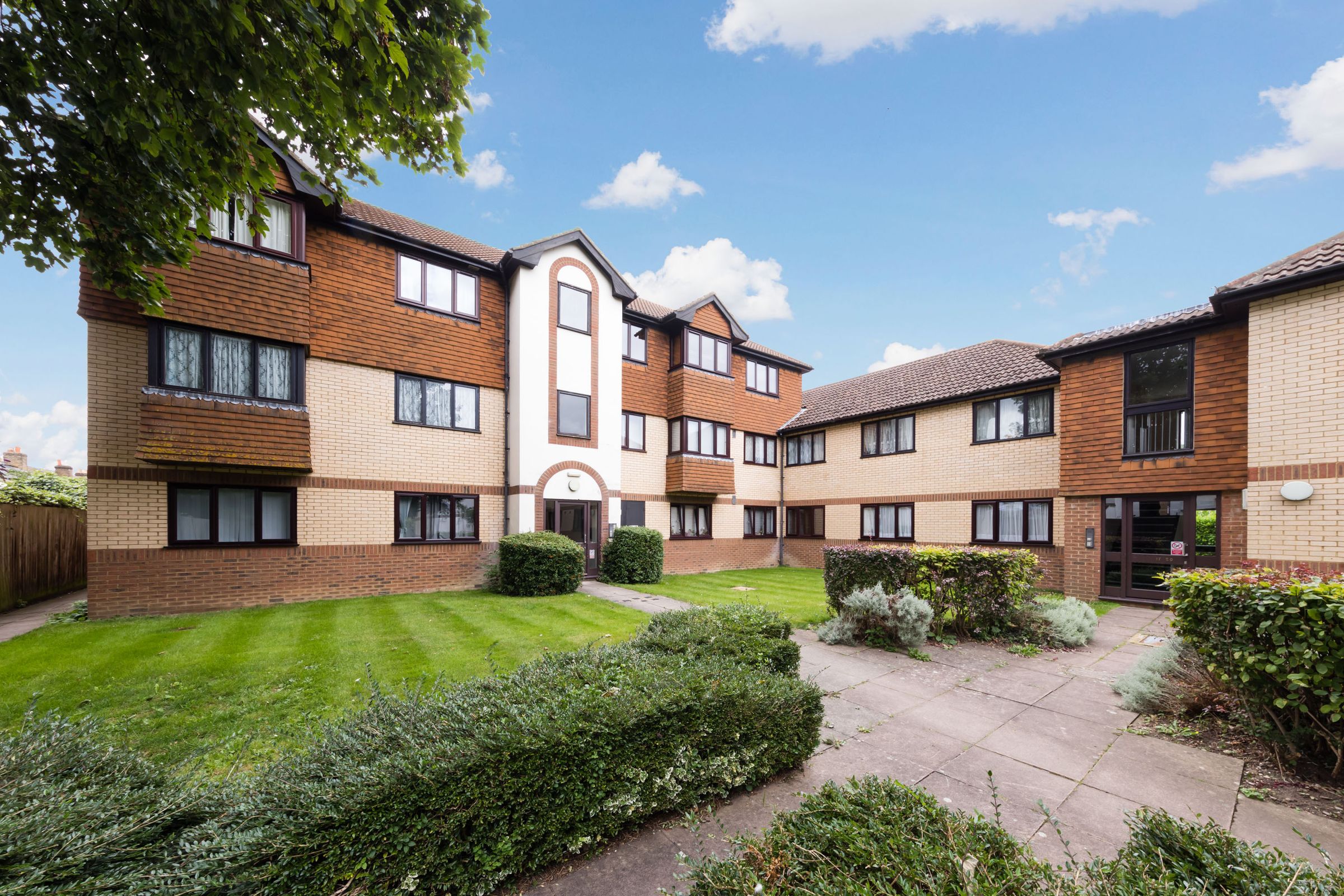 1 bed flat for sale in Nutfield Close, Carshalton SM5 - Zoopla