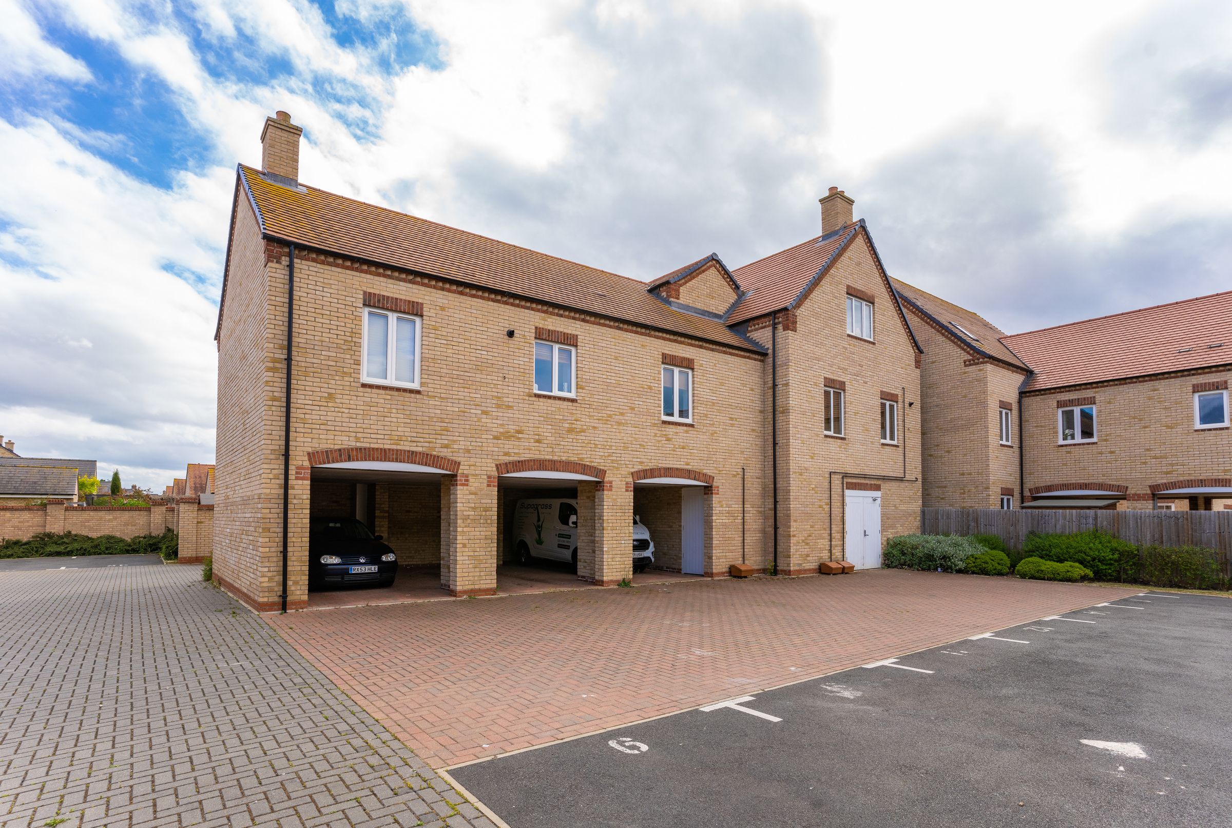 2 bed flat for sale in Rouse Place, Biggleswade SG18 Zoopla