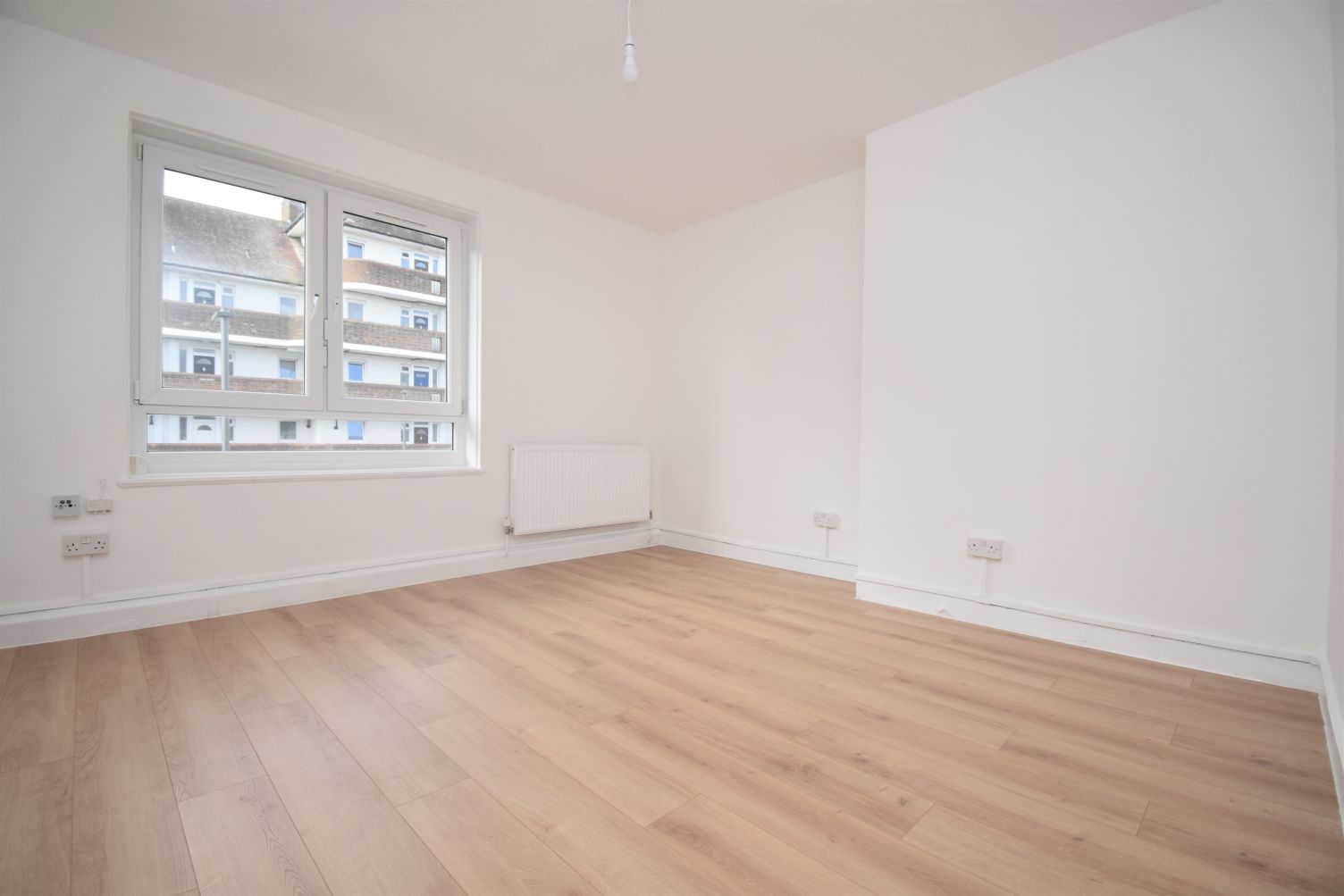 3 bed flat to rent in Barnfield Gardens, Plumstead Common Road, London