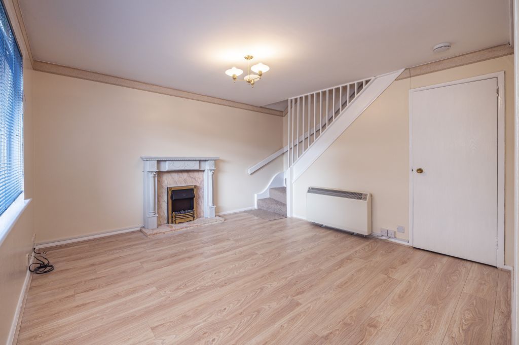 2 bed end terrace house for sale in Burnfield Drive, Thornliebank