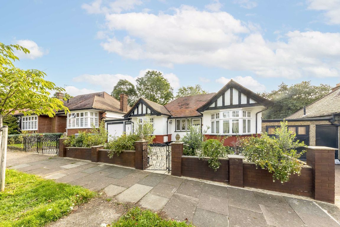 4 bed property for sale in Barn Hill, Wembley HA9 Zoopla