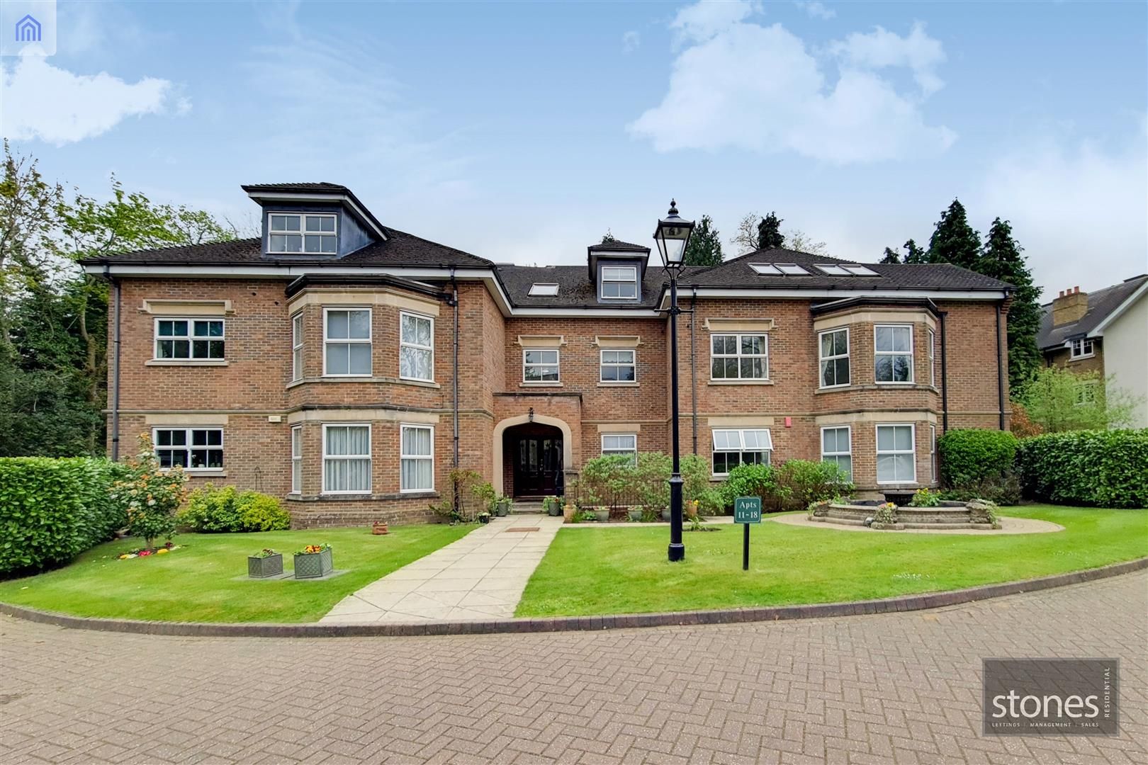 2 bed flat for sale in The Laurels, Magpie Hall Road, Bushey Heath WD23