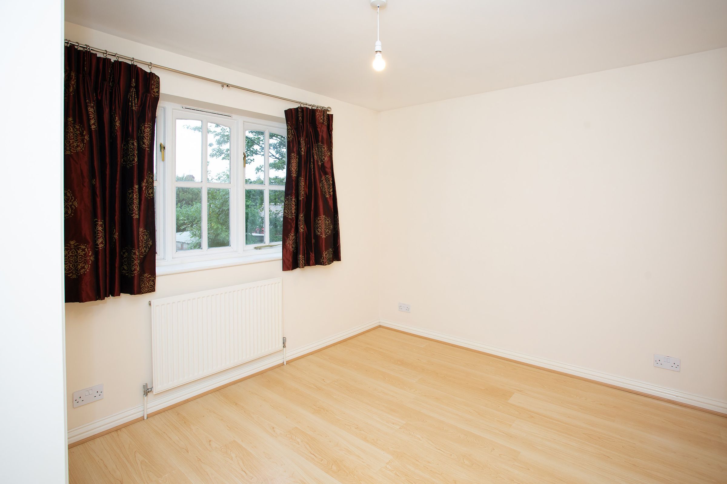2 bed detached house to rent in Betjeman Close, Cowper Road, Harpenden