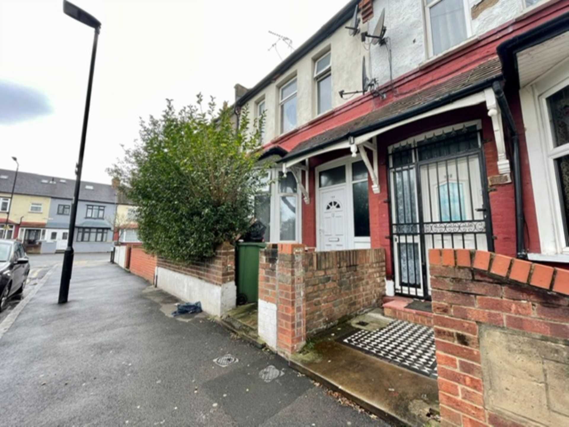 5 bed property for sale in Brampton Road, East Ham E6 Zoopla