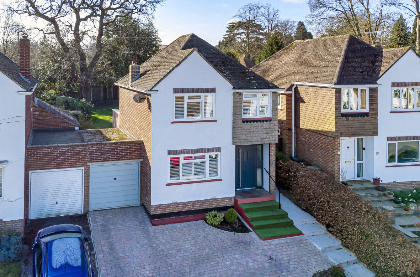 3 bed detached house for sale in Cedar Close, Bagshot, Surrey GU19 Zoopla
