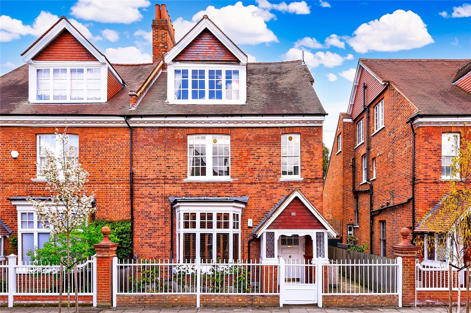 2 bed flat for sale in Marlborough Crescent, Bedford Park, Chiswick