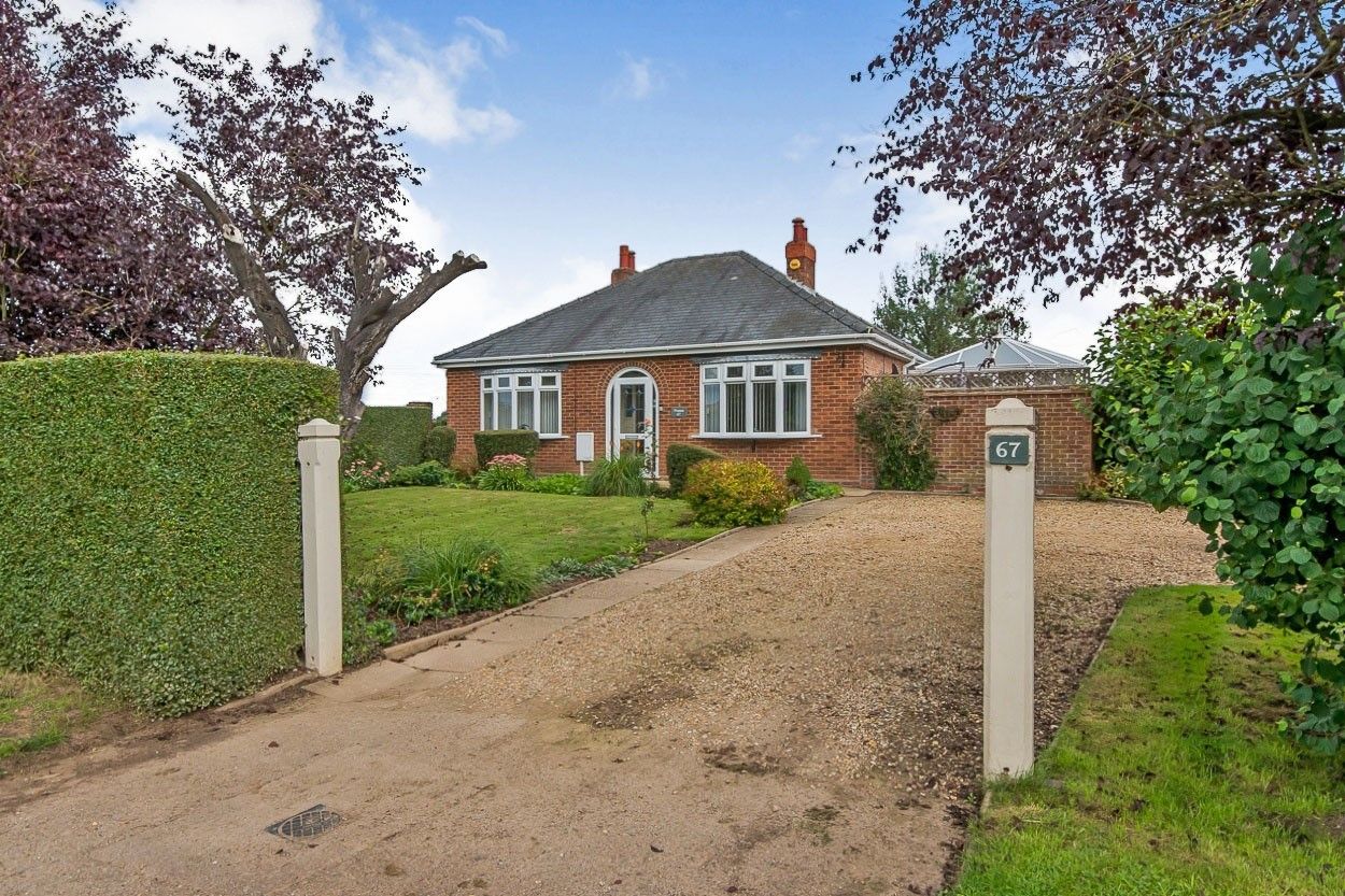 3 bed detached bungalow for sale in Station Road, Long Sutton, Spalding