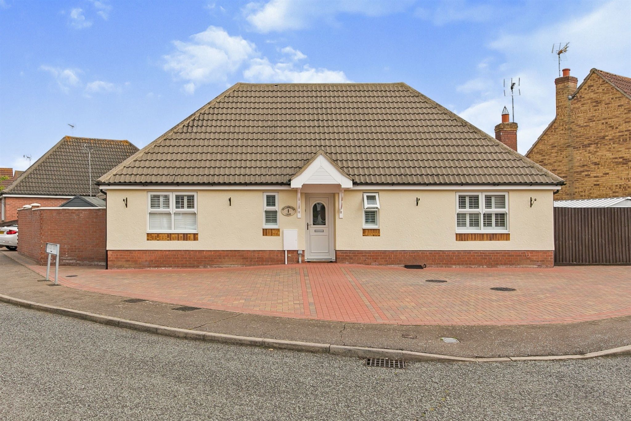 4 bed detached bungalow for sale in Freshwater Lane, ClactonOnSea CO15 Zoopla
