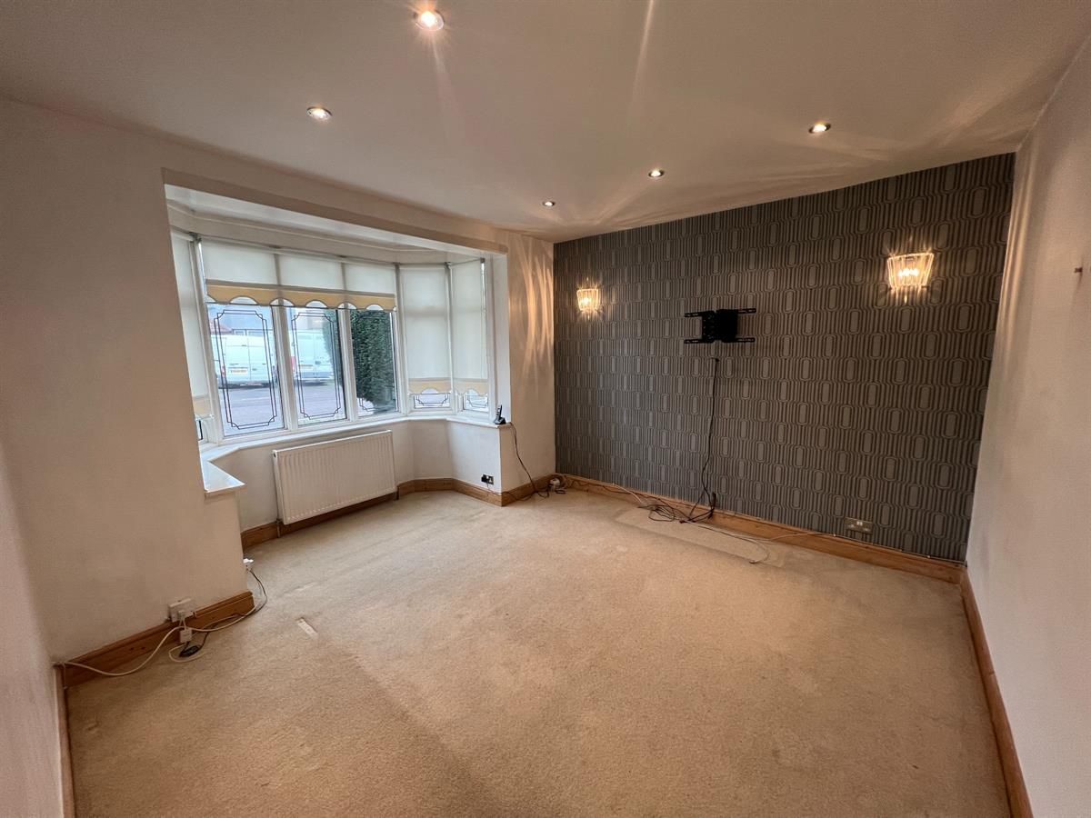 5 bed semidetached house to rent in Park End Road, Romford RM1 Zoopla