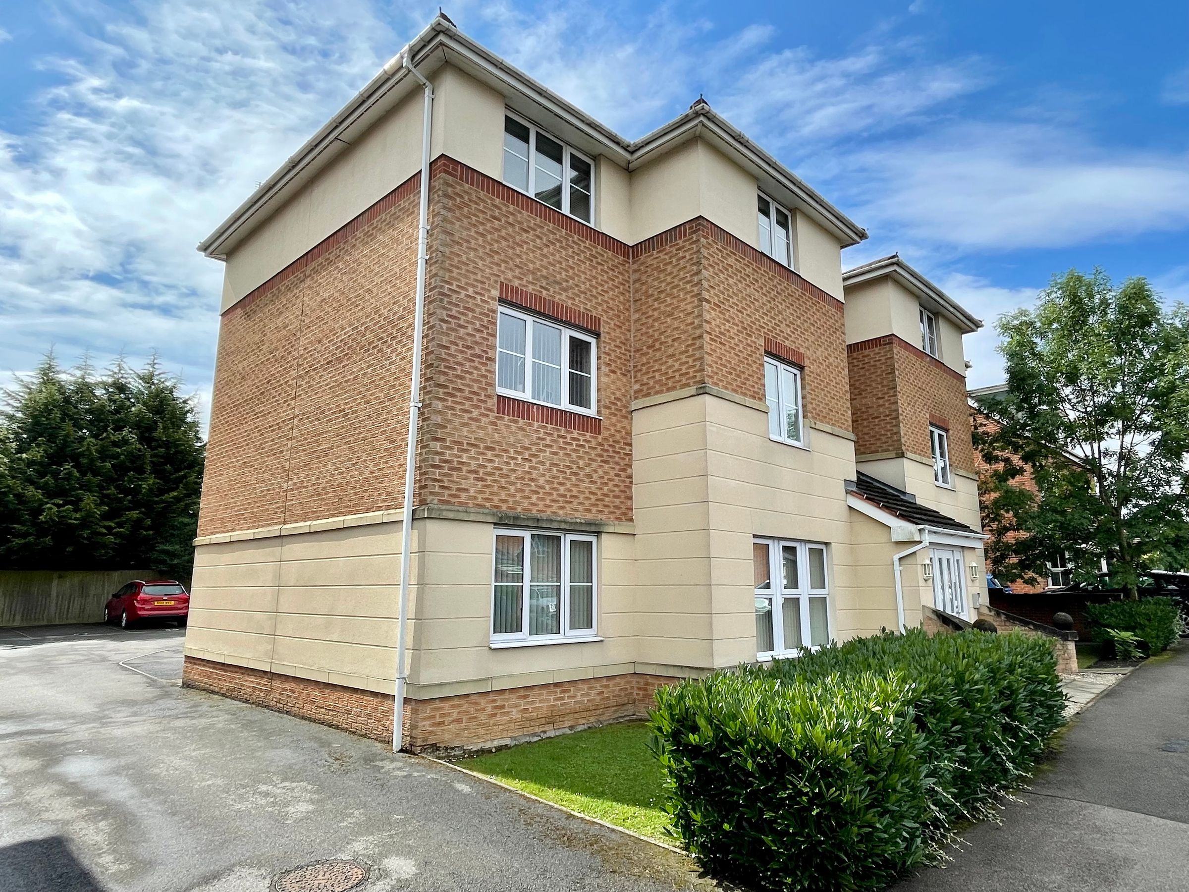 2 bed flat for sale in Lincoln Way, North Wingfield, Chesterfield S42