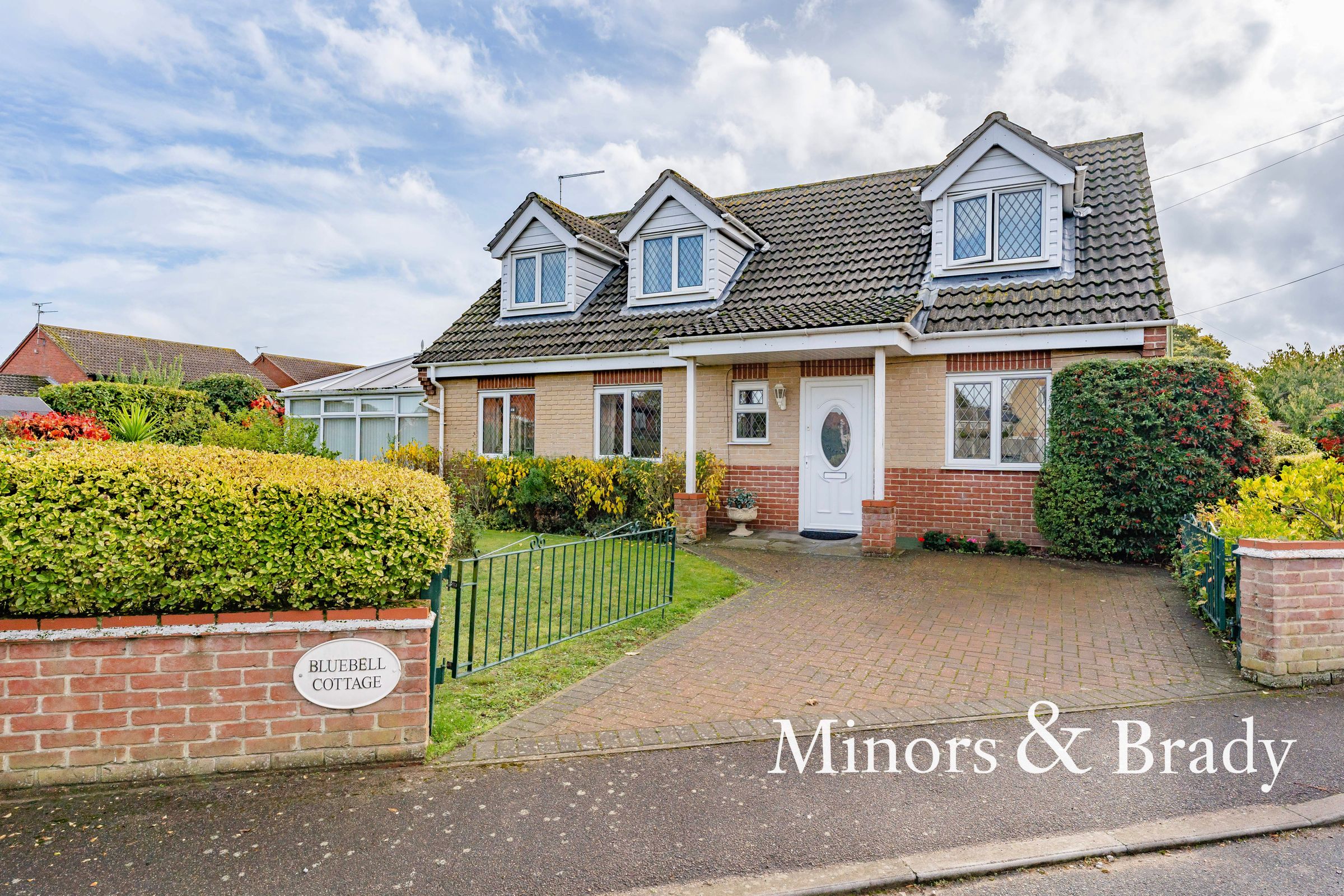 4 bed detached bungalow for sale in Jews Lane, Bradwell, Great Yarmouth