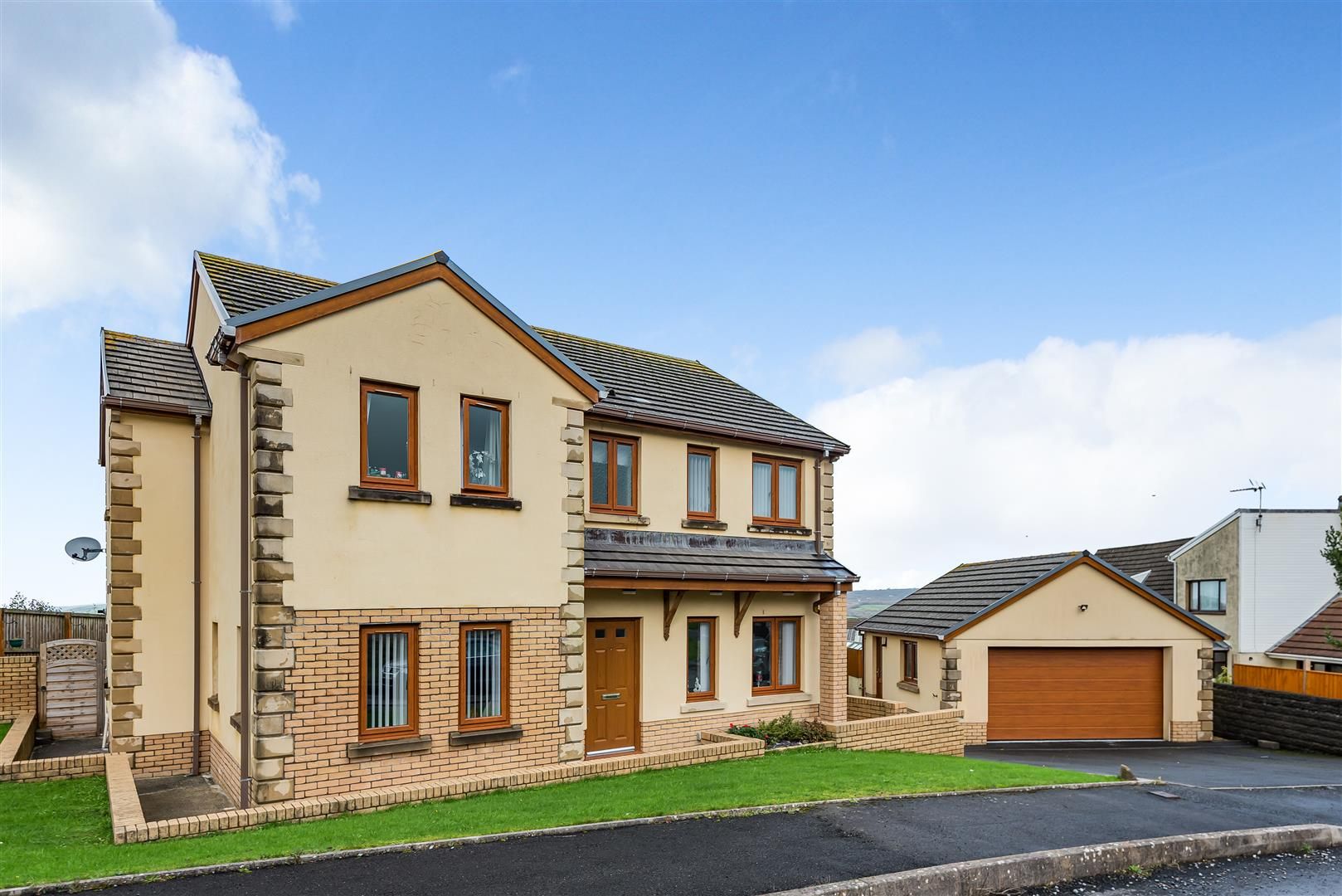 4 bed detached house for sale in Cae Linda, Trimsaran, Kidwelly SA17