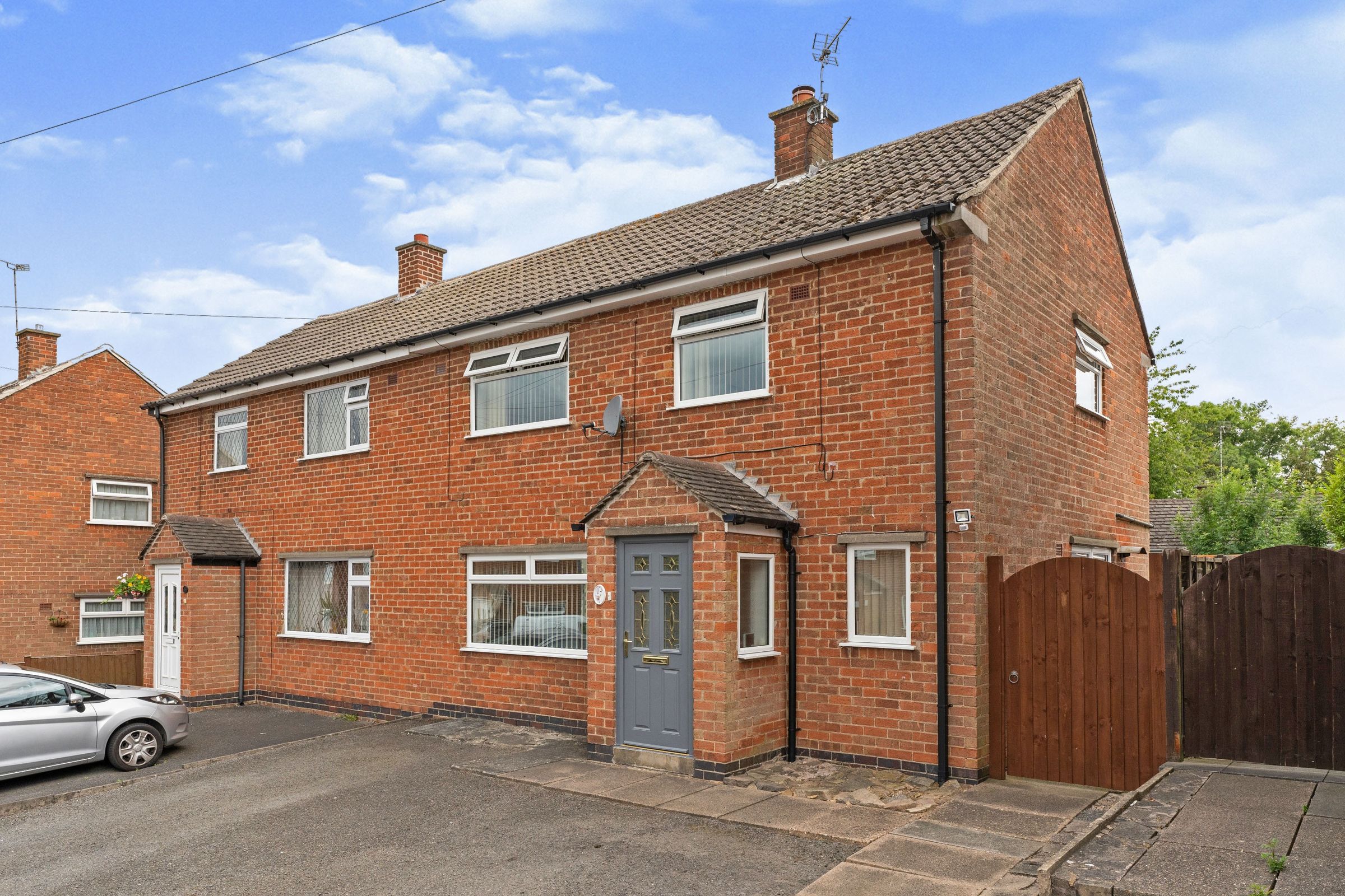 3 bed semidetached house for sale in Church Drive, Markfield LE67 Zoopla