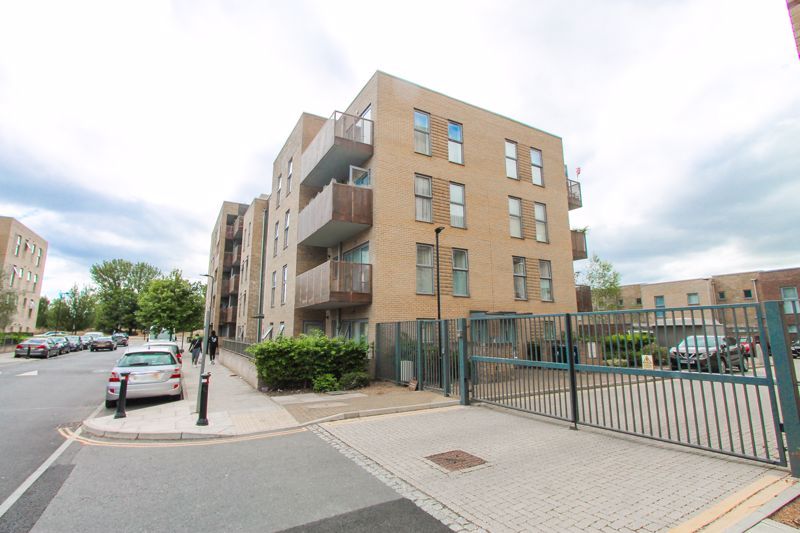 2 bed flat to rent in Rectory Park Avenue, Northolt UB5 Zoopla
