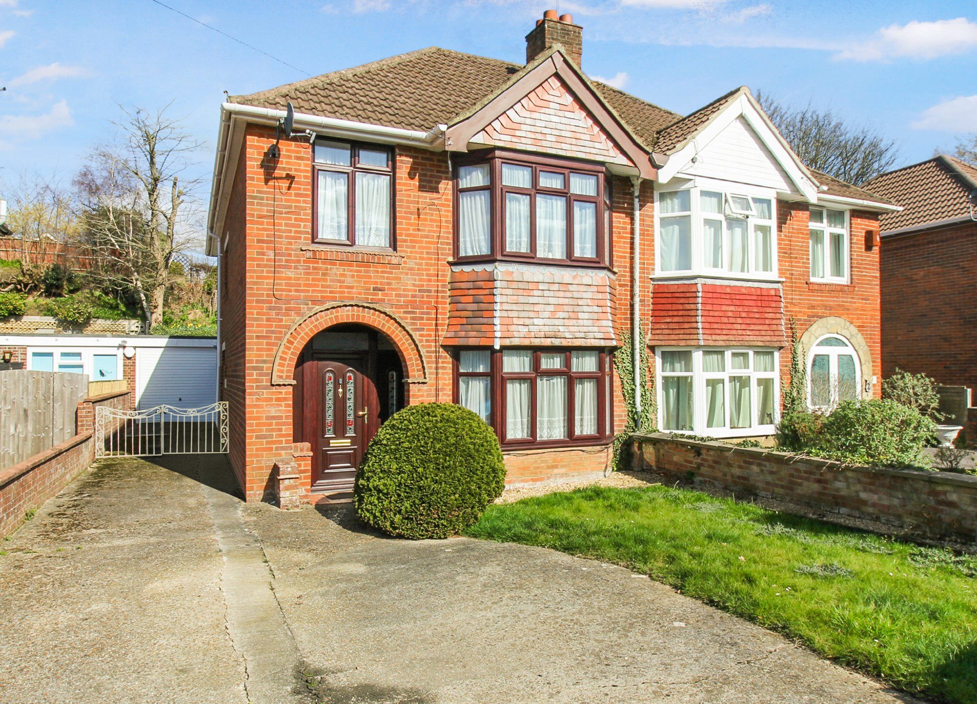 3 bed semidetached house for sale in Sunningdale Gardens, Southampton