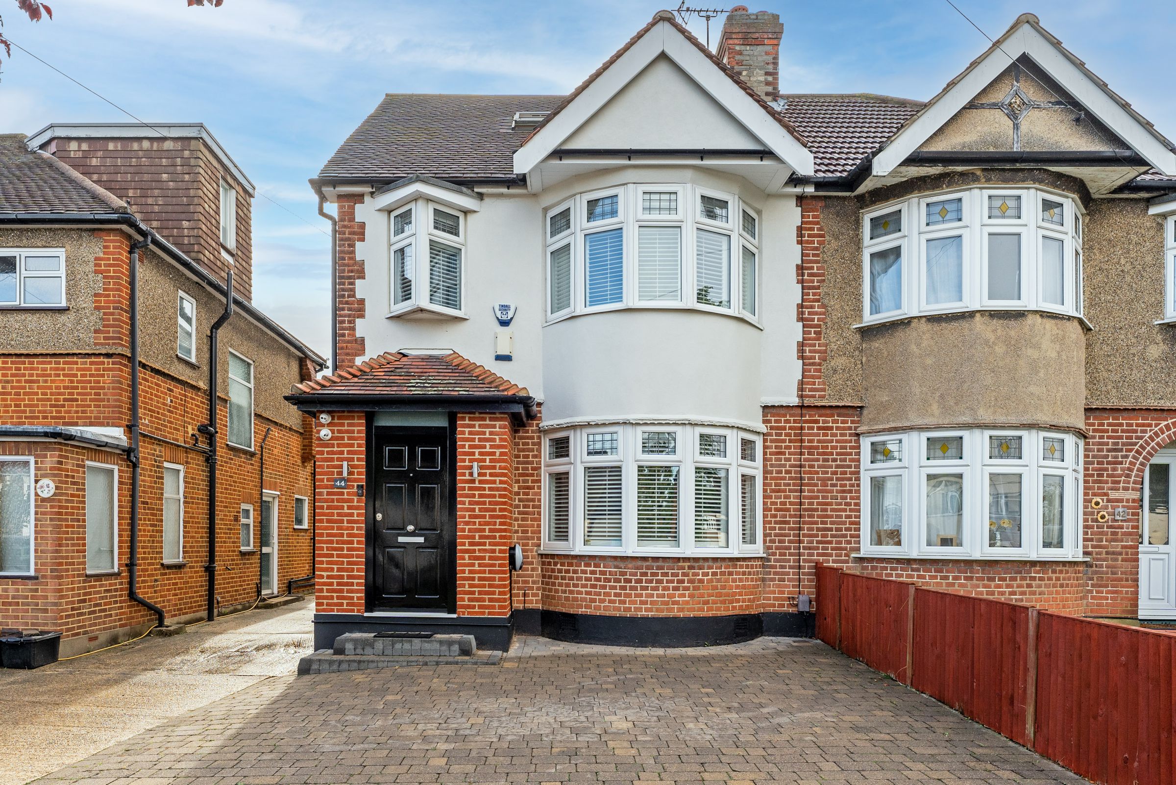3 bed semidetached house for sale in Summit Drive, Woodford Green IG8