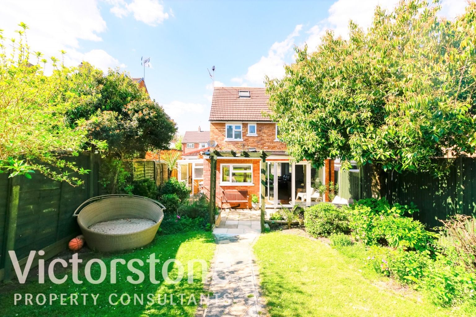 4 bed semidetached house for sale in Potters Bar, Hertfordshire EN6