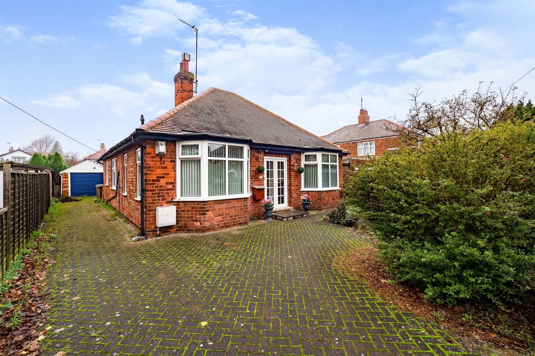 2 bed detached bungalow for sale in Kingtree Avenue, Cottingham HU16 Zoopla