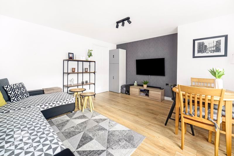 2 bed flat for sale in Malmesbury Park Road, Charminster BH8 Zoopla