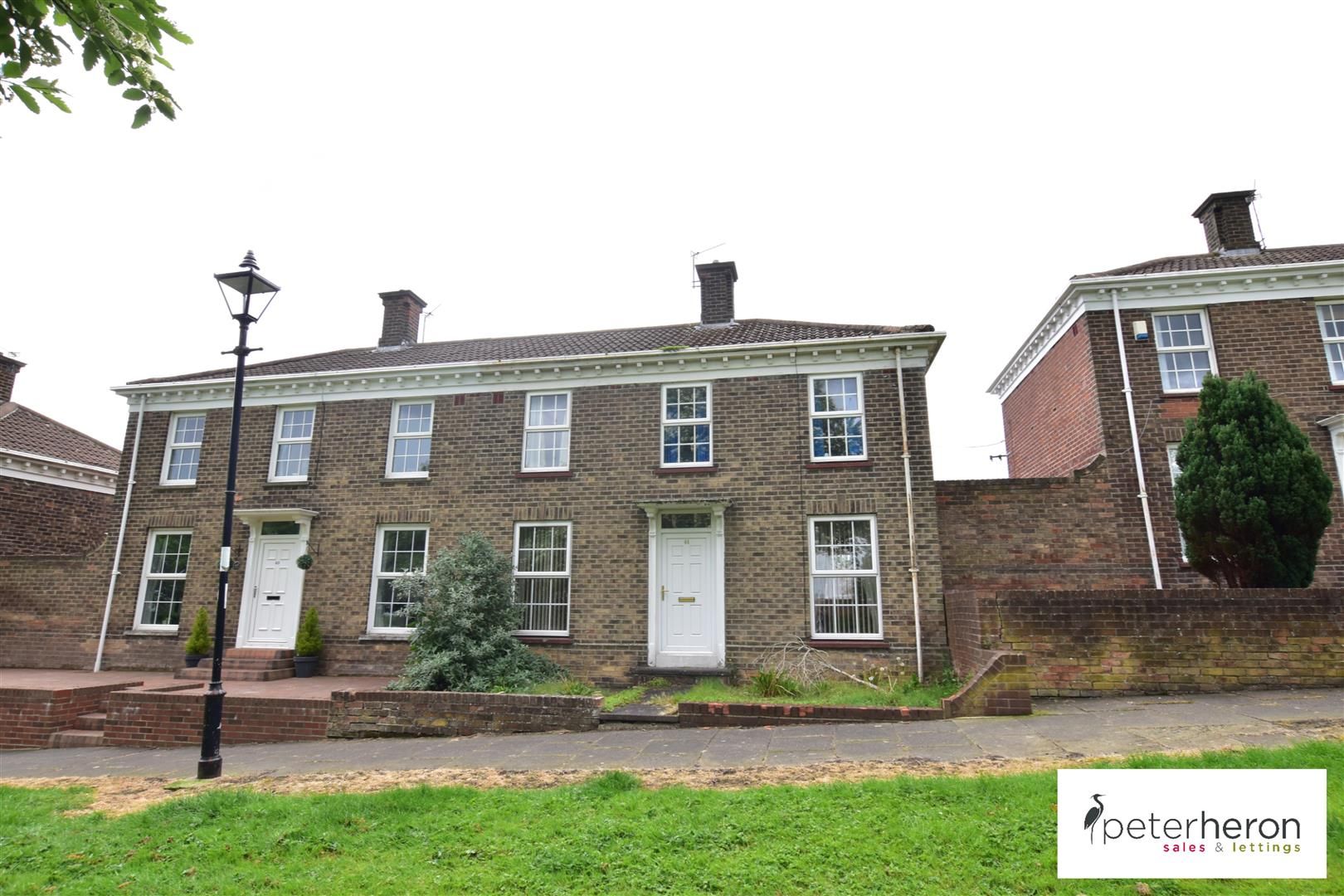 3 bed semidetached house for sale in Aboyne Square, Farringdon