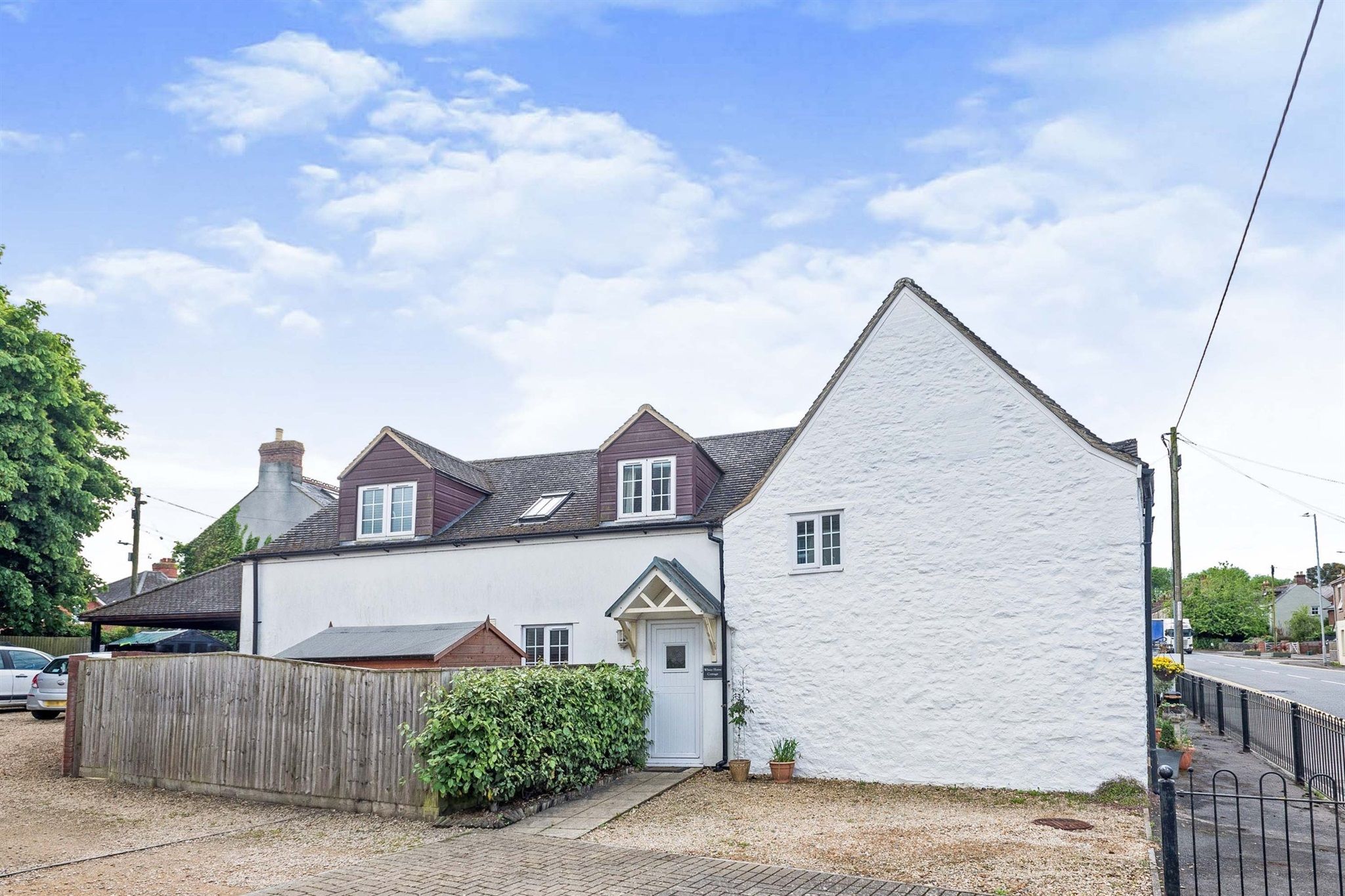 4 bed semidetached house for sale in Lechlade Road, Highworth, Swindon