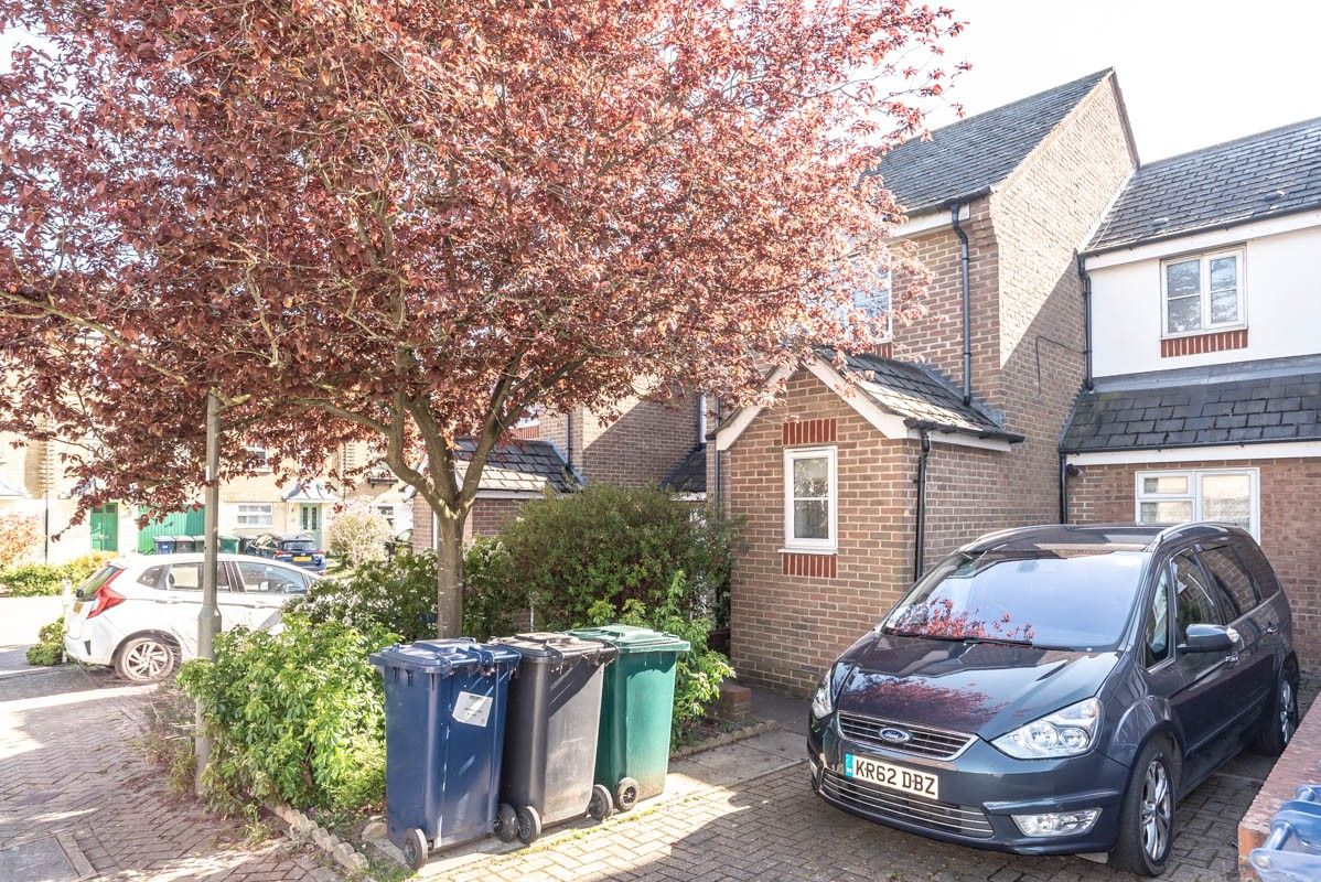 Baron Close, London N11  