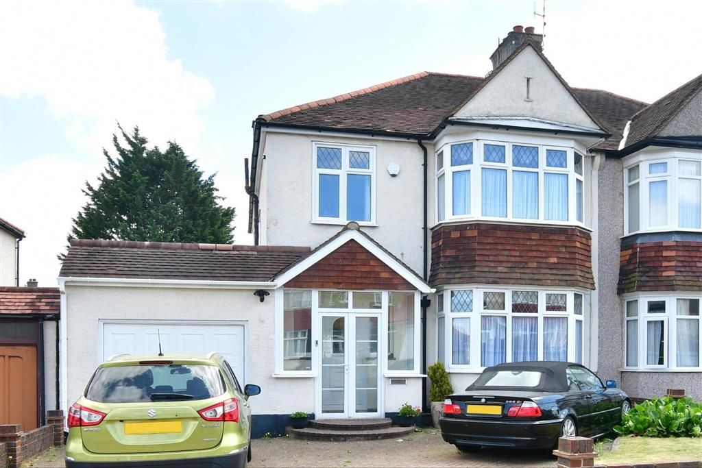 4 bed semidetached house for sale in Barnfield Avenue, Shirley