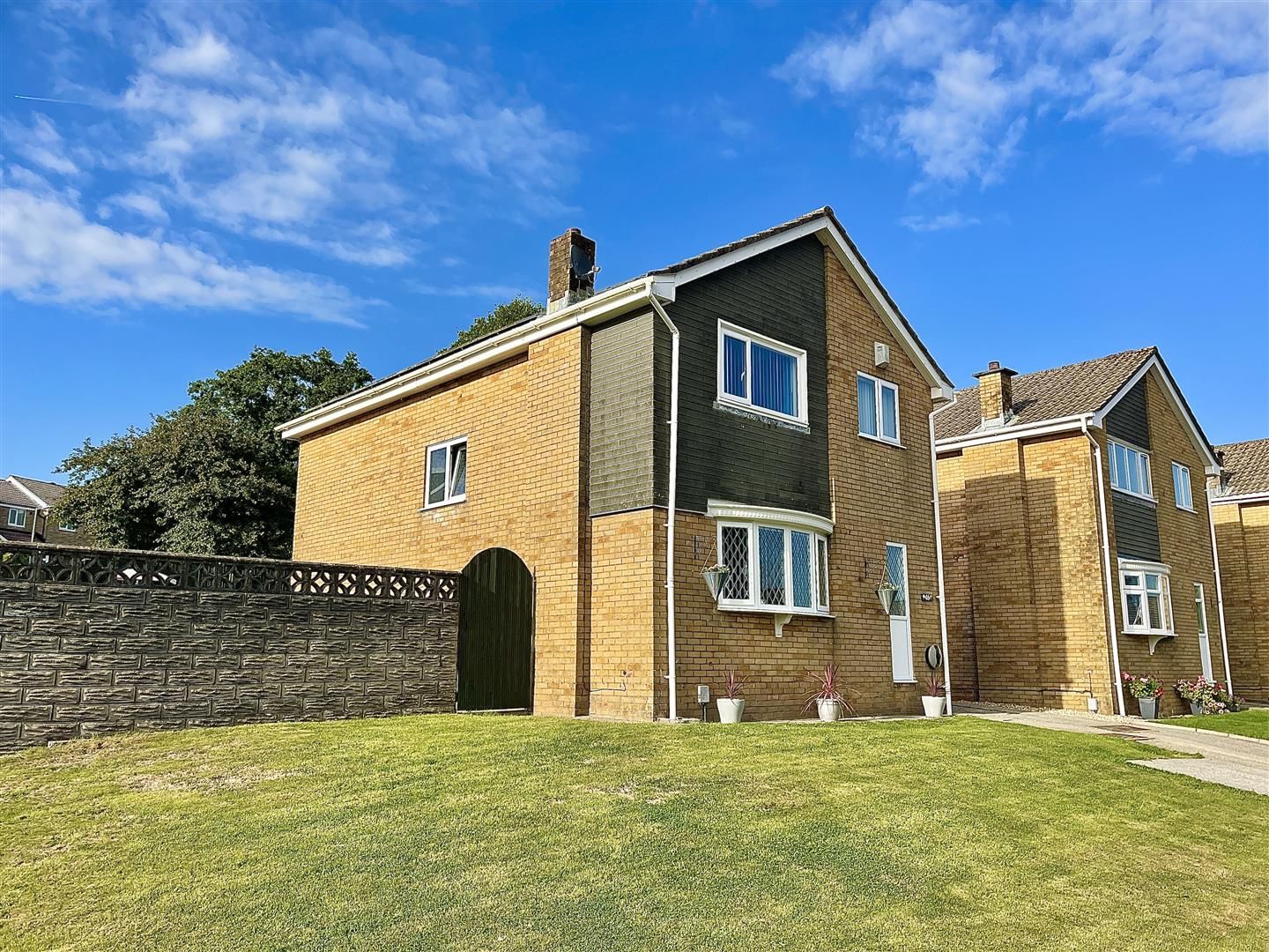 4 bed detached house for sale in Rhodfa'r Eos, Parc Gwernfadog, Swansea