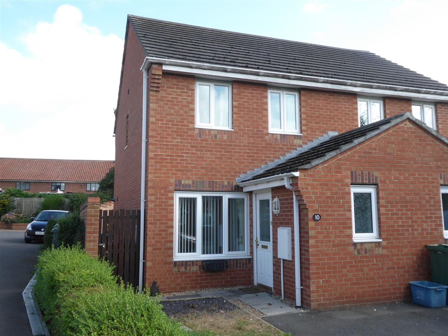 3 bed semidetached house to rent in Crosby Gardens, Northallerton DL6